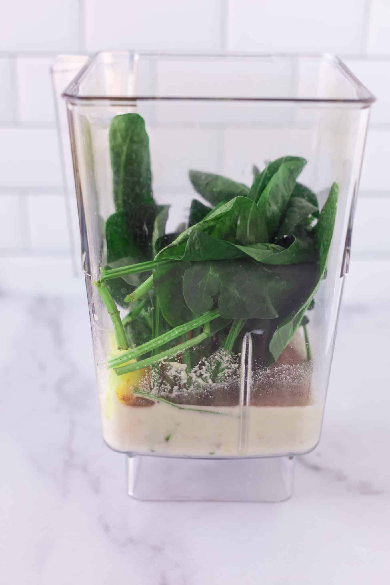 ingredients for detox smoothie in blender