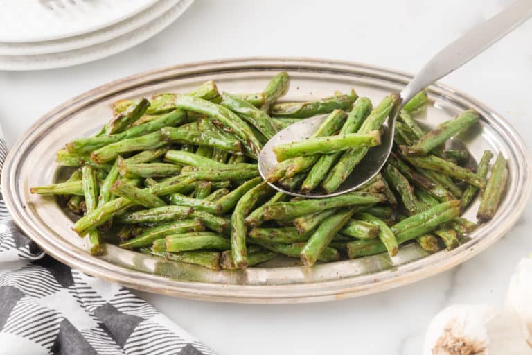 bowl of crispy air fryer green beans.