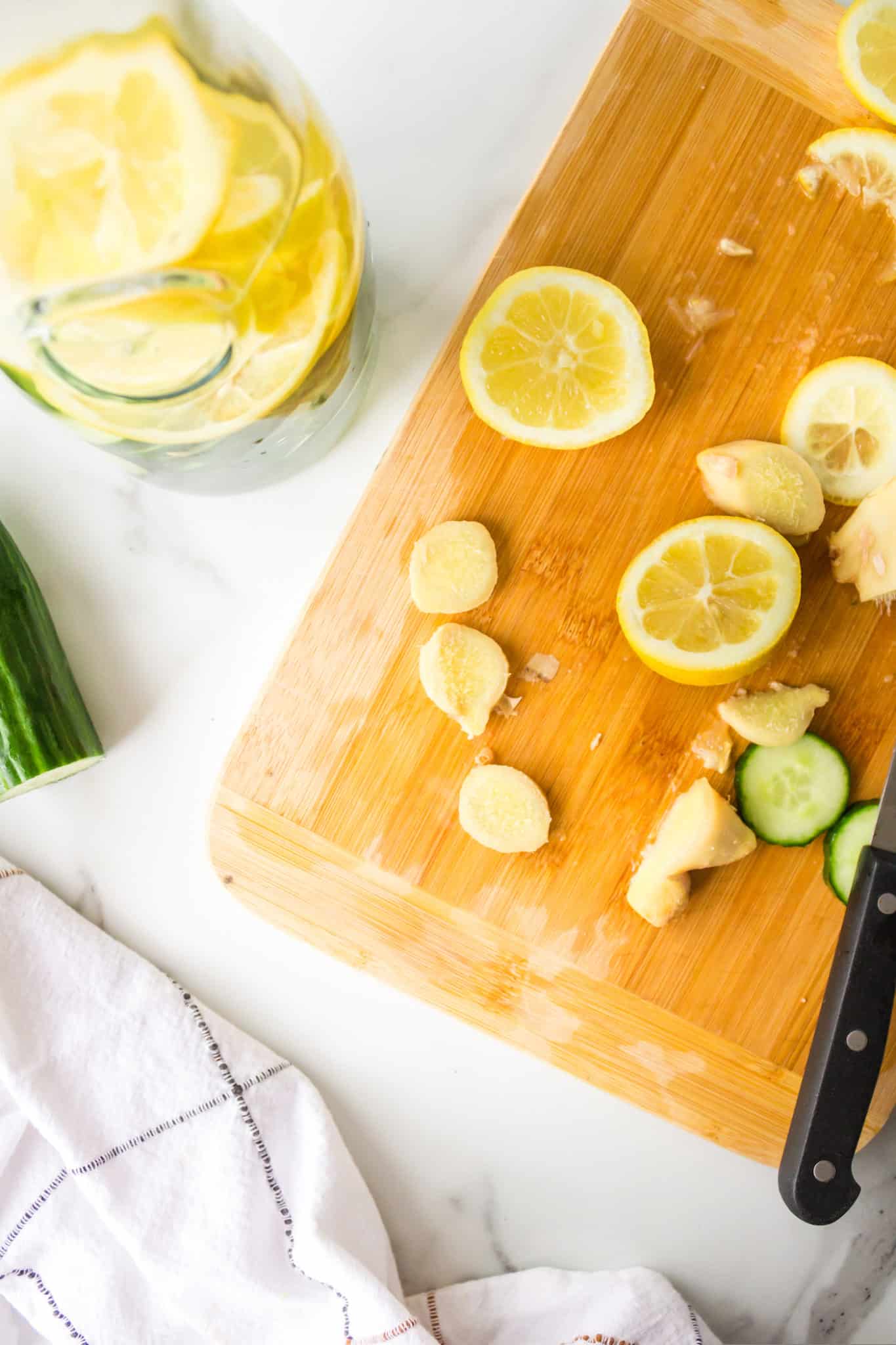 Sliced lemons and ginger