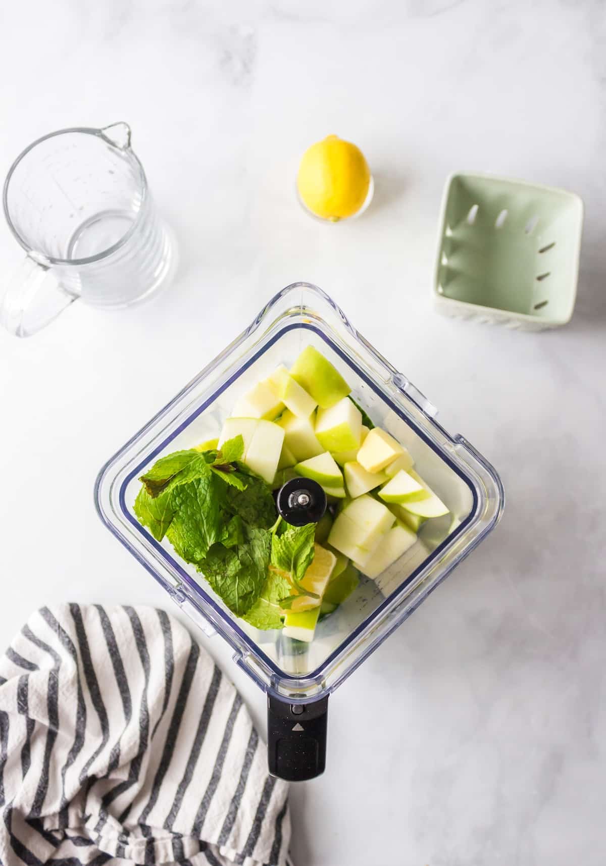 ingredients for juice in blender jar.