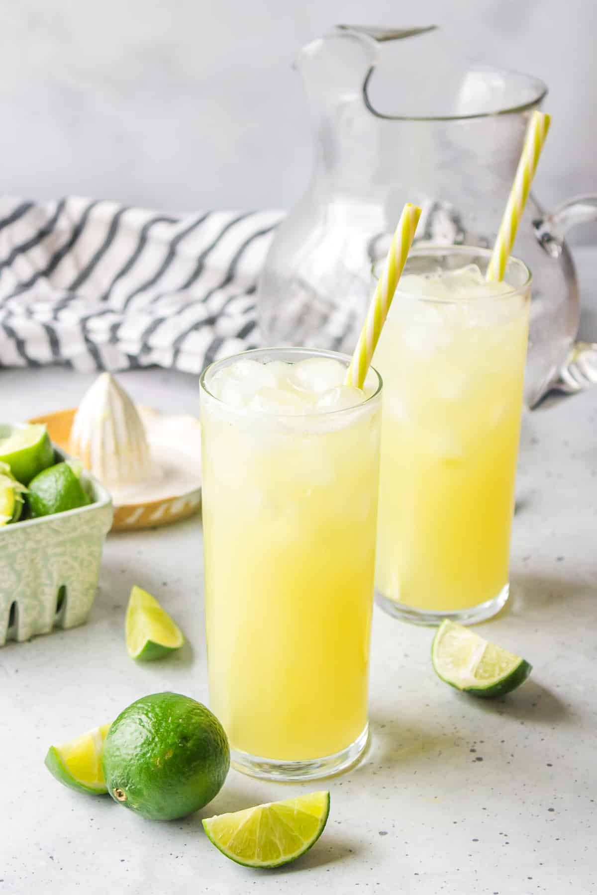 two glasses of ginger beer mocktail with straws.